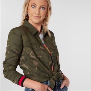 NWT daytrip camo button down size size medium